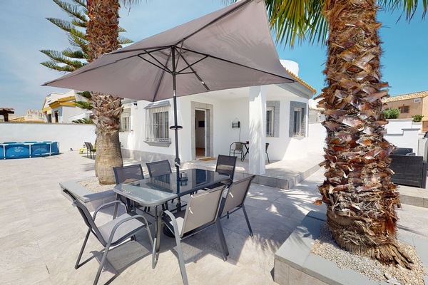 Villa | Outdoor dining