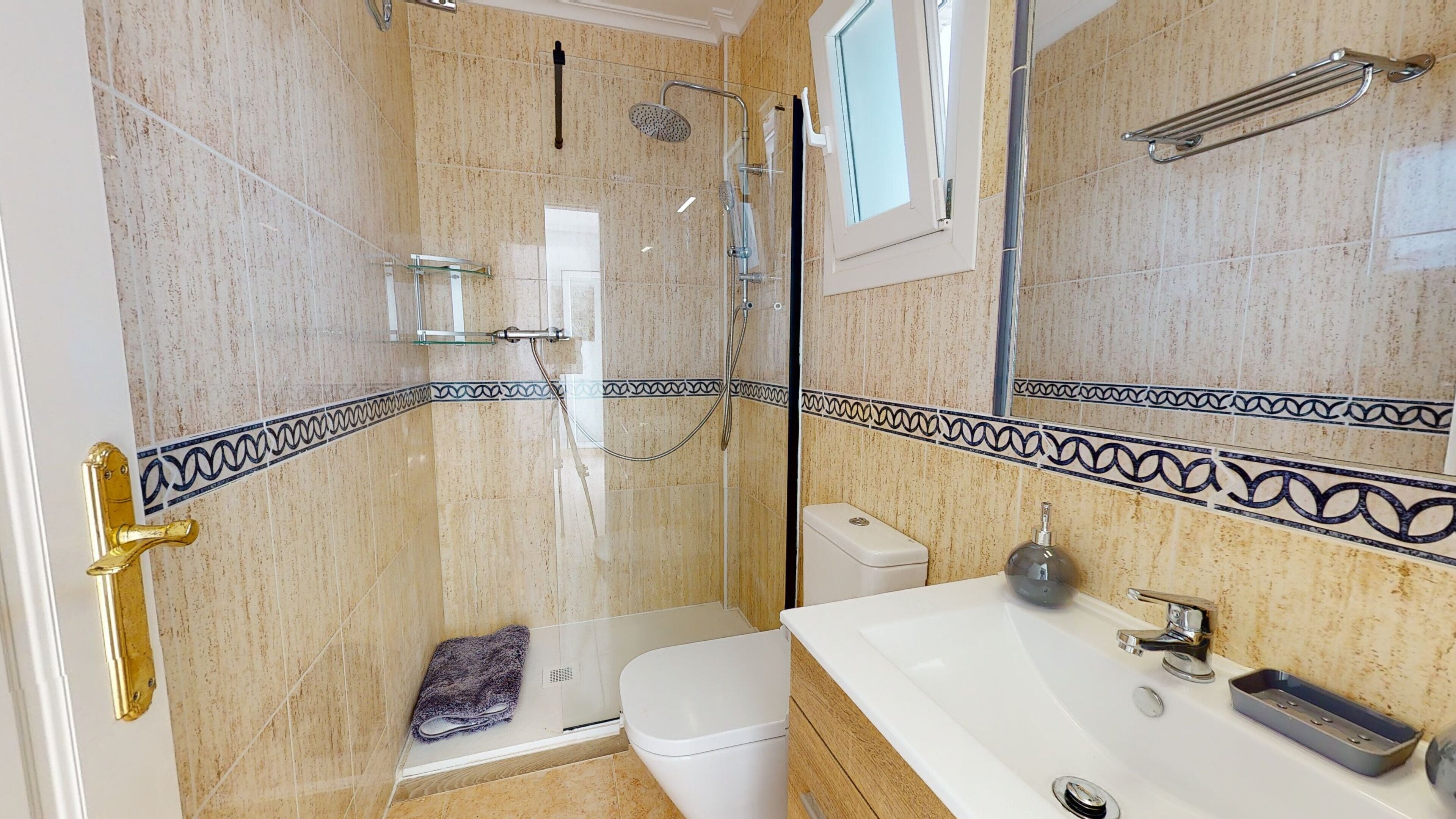 Villa | Bathroom | Shower, towels