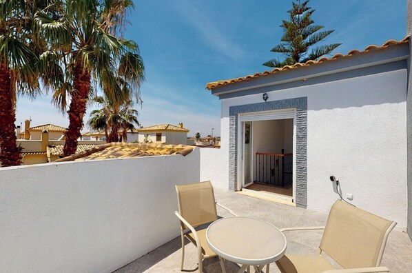 Villa | Outdoor dining