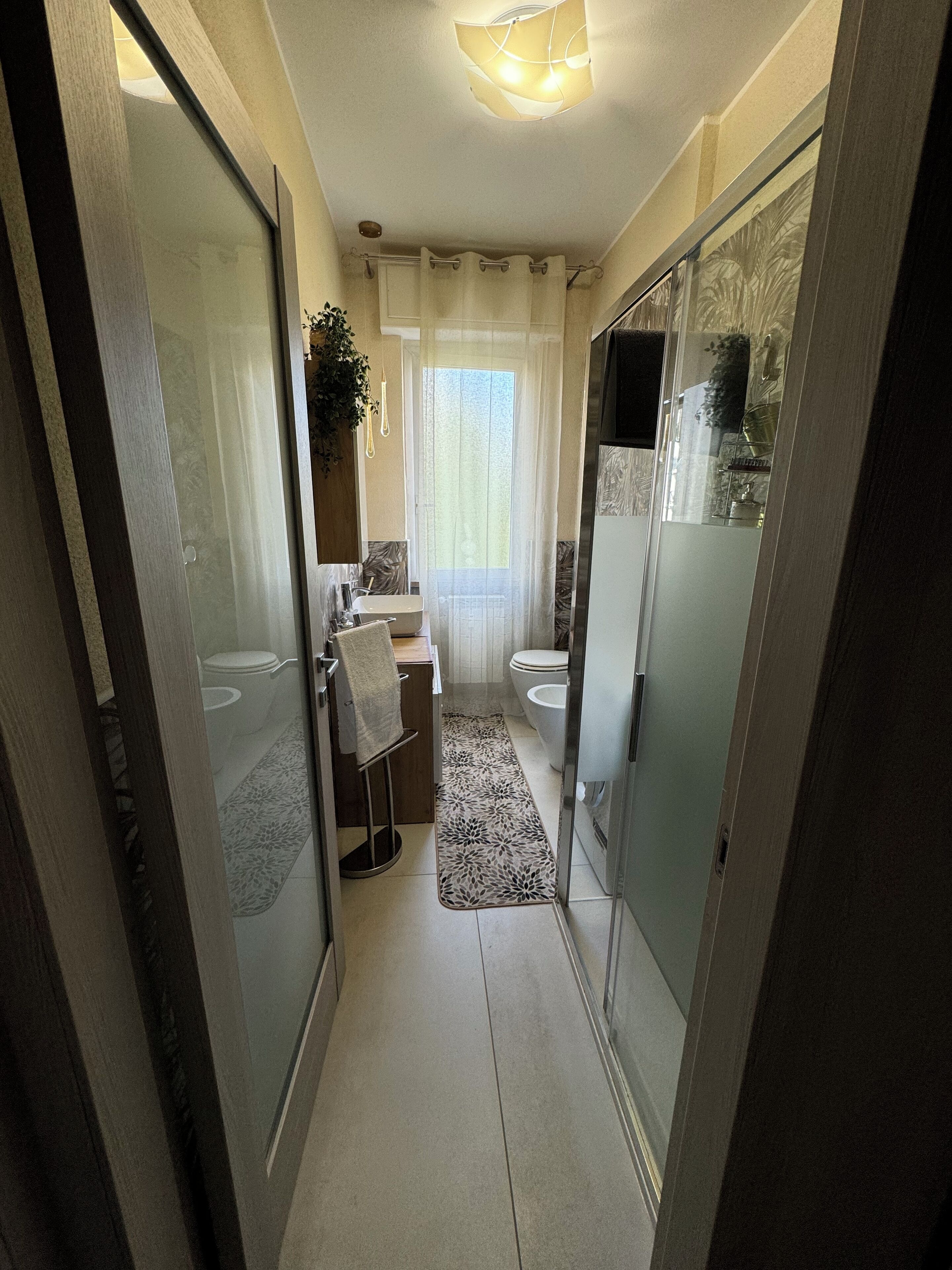 Doccia, asciugacapelli, bidet, asciugamani