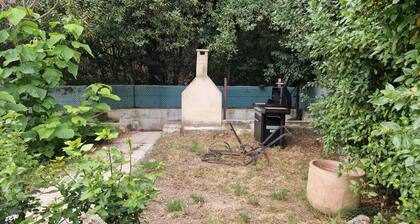 VILLA 515 AU CALME AVEC PISCINE.
PROCHE DU CENTRE DE MONTPELLIER ET DES PLAGES.