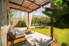 Terrace/patio - Villa Katrina – Villa with private pool (Kástellos)