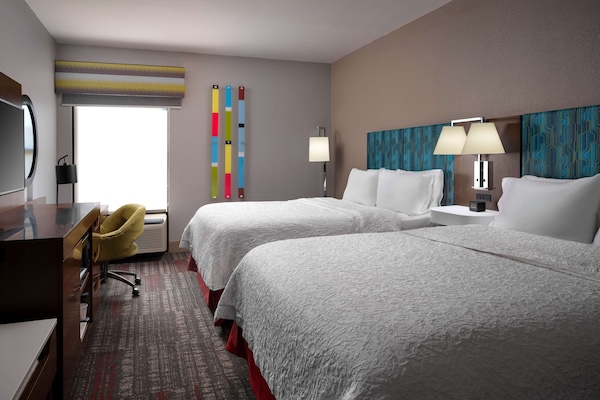 Standardzimmer, 2 Queen-Betten, Nichtraucher | Schreibtisch, laptopgeeigneter Arbeitsplatz, Verdunkelungsvorhänge