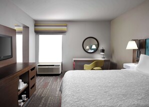 Suite, 1 kingsize-seng, ikke-røyk (Walk-in Shower;with Sofabed) | Skrivebord, skrivebord for bærbar PC og blendingsgardiner