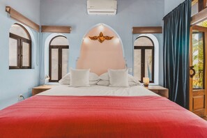 2 habitaciones, escritorio, tabla de planchar con plancha y wifi