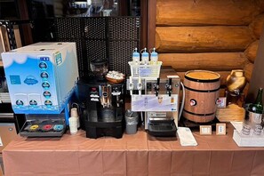 A coffee station with a coffee machine, espresso machine, and coffee urns. - Nishi-izu Glamping Tenkuu-Terrace (Numazu)