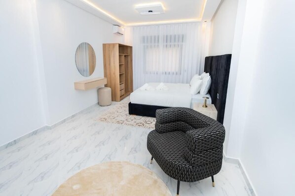 2 bedrooms, iron/ironing board, WiFi, bed sheets