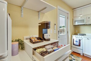 Fridge, microwave, oven, stovetop - Modern Studio Near Lake Lowell: 6 Mi to Boat Ramp (Nampa)