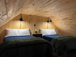1 bedroom, iron/ironing board, free WiFi, bed sheets - Cozy Winter Cabin • Near N. Conway & Pleasant Mt (Brownfield)