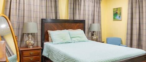 1 bedroom, desk, iron/ironing board, WiFi