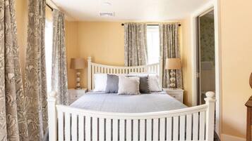 1 bedroom, desk, iron/ironing board, WiFi