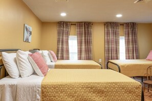 1 habitación, escritorio, tabla de planchar con plancha y wifi 