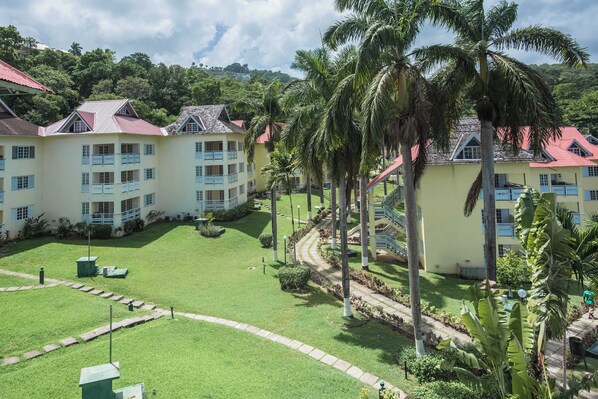 Property grounds - Standard Suite at Mystic Ridge (Ocho Rios)
