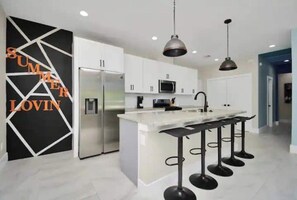 Mikrowelle, Ofen, Herdplatte, Geschirrspüler