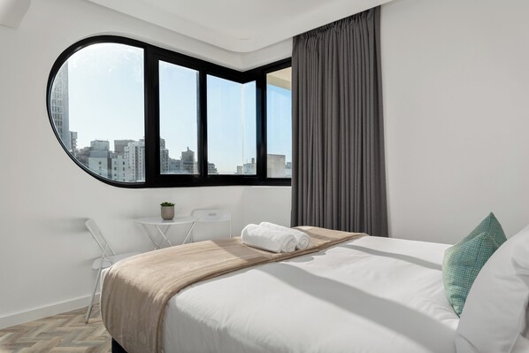 1 slaapkamer, een kluis op de kamer, een strijkplank/strijkijzer, wifi