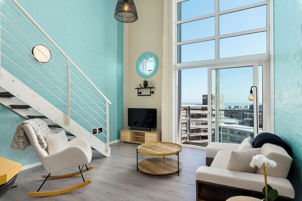 TV - Spacious Loft Apartment in De Waterkant (Cape Town)
