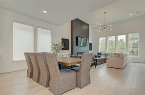 Interior - Modern 4BR Retreat, BBQ & Dining in The Woodlands (Tomball)