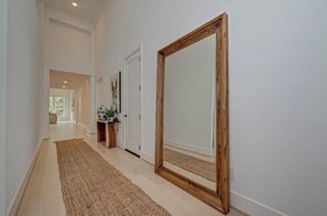 Interior - Modern 4BR Retreat, BBQ & Dining in The Woodlands (Tomball)