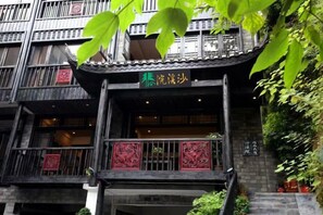 Unclassified image, 2 of 3, button - Phoenix Shaxi Courtyard Homestay (Fenghuang County)
