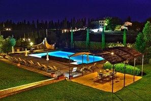 Outdoor pool - Vacation House La Fiorita - Apartment with Pool View (Cortona)
