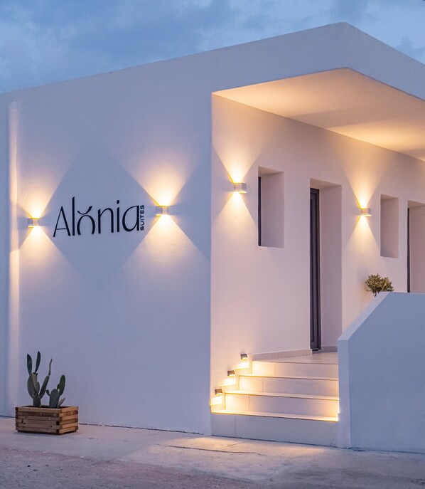 Property entrance - Alonia Suites (Paros)