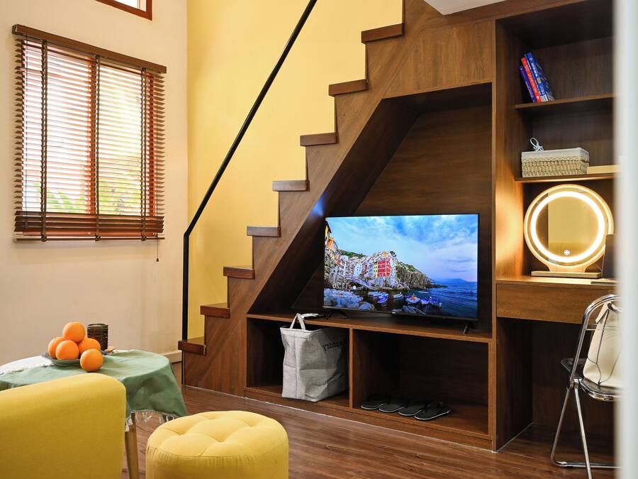 Junior Suite, 1 Bedroom, Kitchenette, Garden View | Television