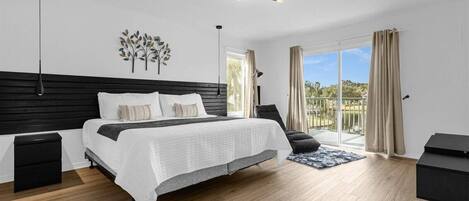 5 bedrooms, iron/ironing board, WiFi, bed sheets