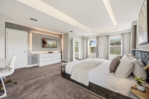6 bedrooms, travel cot, WiFi, bed sheets