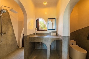 Family House, Garden View | Bathroom