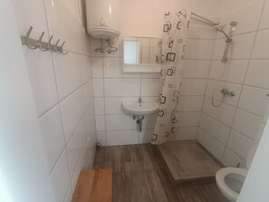 Appartamento Standard, 2 camere da letto | Bagno | Carta igienica