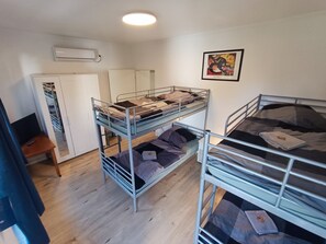 Basic Apartment, Multiple Beds | Free WiFi, bed sheets - Hostel Gransee (Gransee)