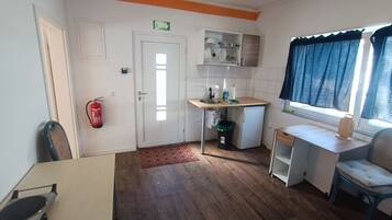 Standard Apartment, Multiple Beds, Mobility Accessible | Private kitchen
