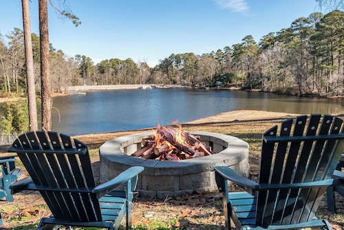 Renovated lakefront home, minutes to downtown Raleigh!