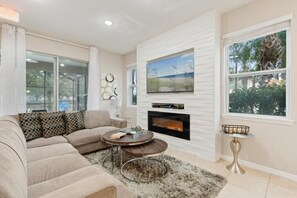 TV - 5 Bedrooms / 5.5 Bathrooms / Solterra (4766 TD) (Davenport)