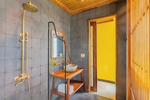 Family Villa, Beach View | Bathroom | Free toiletries, bathrobes, slippers, towels