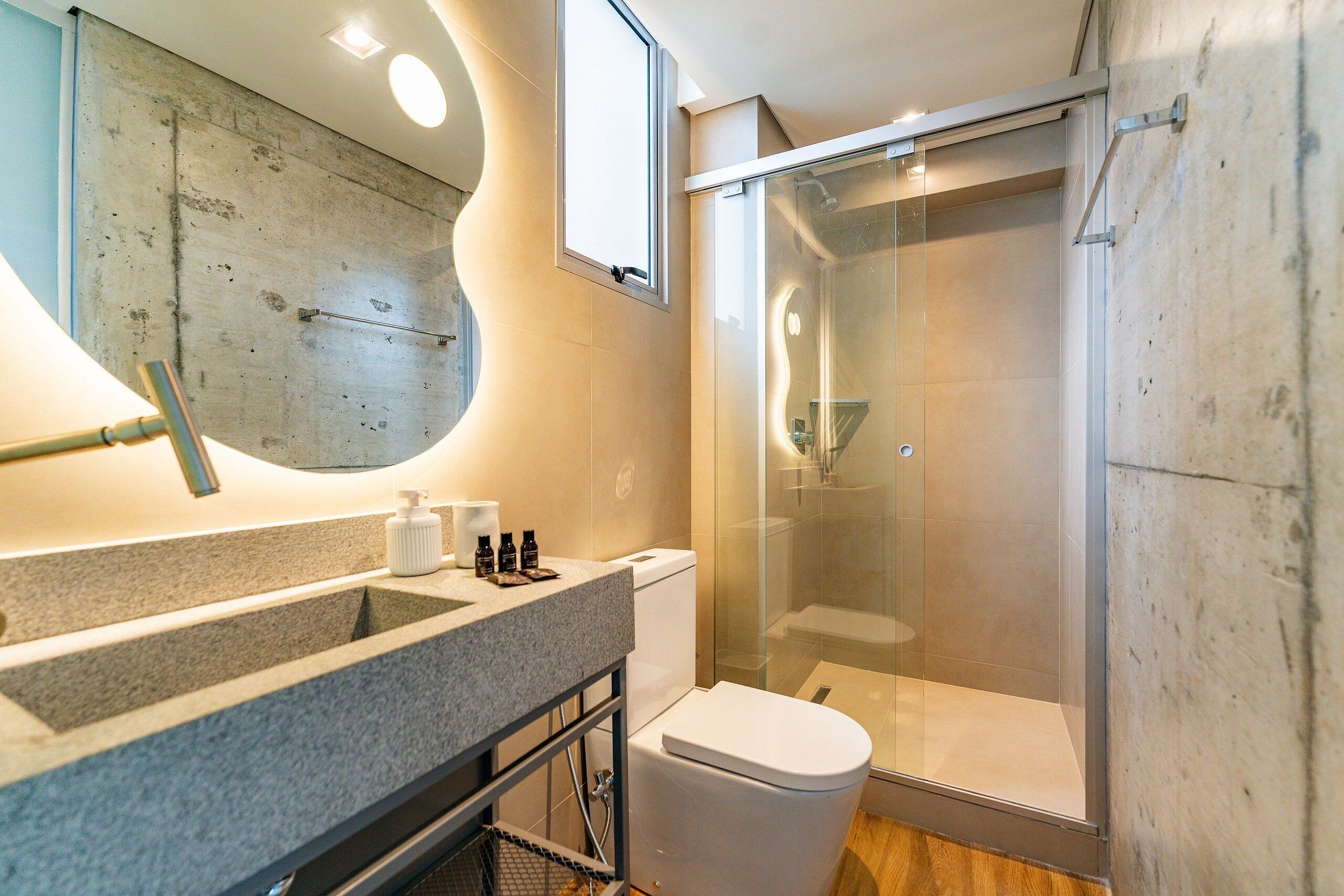 Apartment | Bathroom | Shower, rainfall showerhead, hair dryer, towels