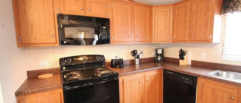 Maison Deluxe, 2 chambres | Cuisine privée | Réfrigérateur grande capacité avec congélateur, four à micro-ondes