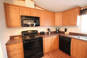 Deluxe House, 2 Bedrooms | Private kitchen | Full-size fridge, microwave, oven, stovetop