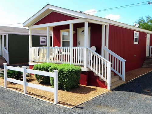 Eagle Ford Village Suites Dilley