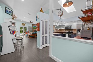 Fridge, microwave, oven, stovetop - PrivateTropical Oasis in Jax Beach (Jacksonville Beach)