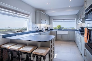 Private kitchen - Channel View – 3 Bedroom House - Rhossili Bay (Swansea)