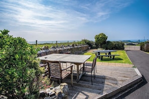 Outdoor dining - Channel View – 3 Bedroom House - Rhossili Bay (Swansea)