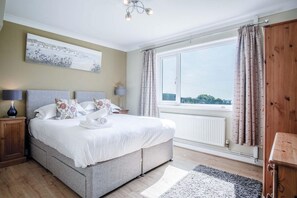 4 chambres, fer et planche à repasser, Wi-Fi, draps fournis