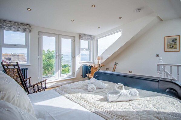 4 slaapkamers, een strijkplank/strijkijzer, wifi, beddengoed