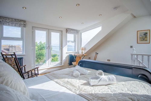 Overland Road – 4 Bedroom House – Mumbles