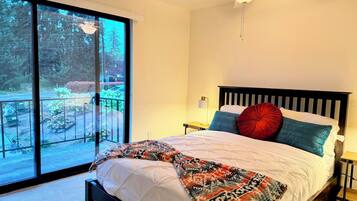 2 bedrooms, iron/ironing board, travel crib, free WiFi