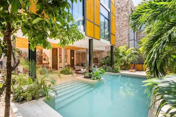 Piscine couverte, piscine extérieure