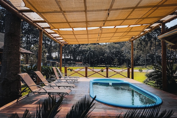 Piscina interna, 2 piscinas externas, espreguiçadeiras