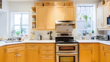Family Chalet | Private kitchen | Fridge, microwave, cookware/dishes/utensils
