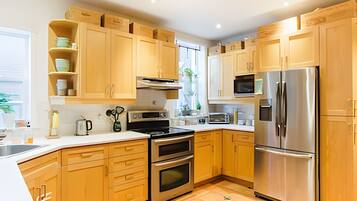 Family Chalet | Private kitchen | Fridge, microwave, cookware/dishes/utensils